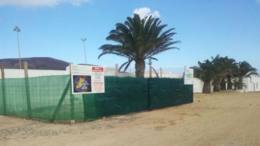 Exterior de la cancha deportiva de La Graciosa. | lp/dlp