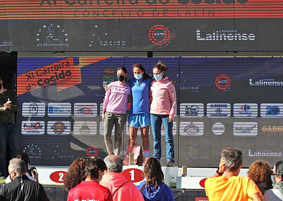 Podio femenino absoluto de los 5K. | // BERNABÉ/ANA AGRA