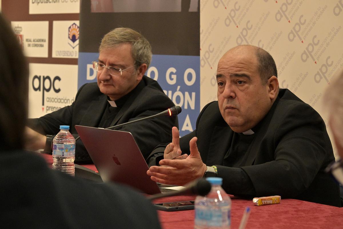Joaquín Alberto Nieva y José Juan Jiménez Güeto, en un momento del debate.