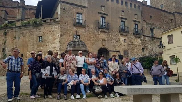 Las dos asociaciones disfrutaron del viaje cultural.