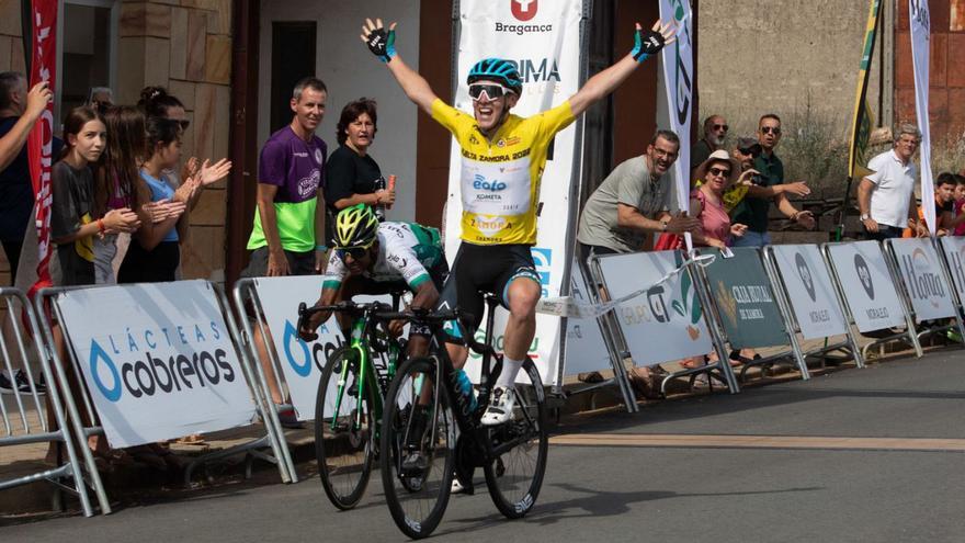 Javier Serrano se lleva la etapa más dura de siempre en la Vuelta Ciclista a Zamora