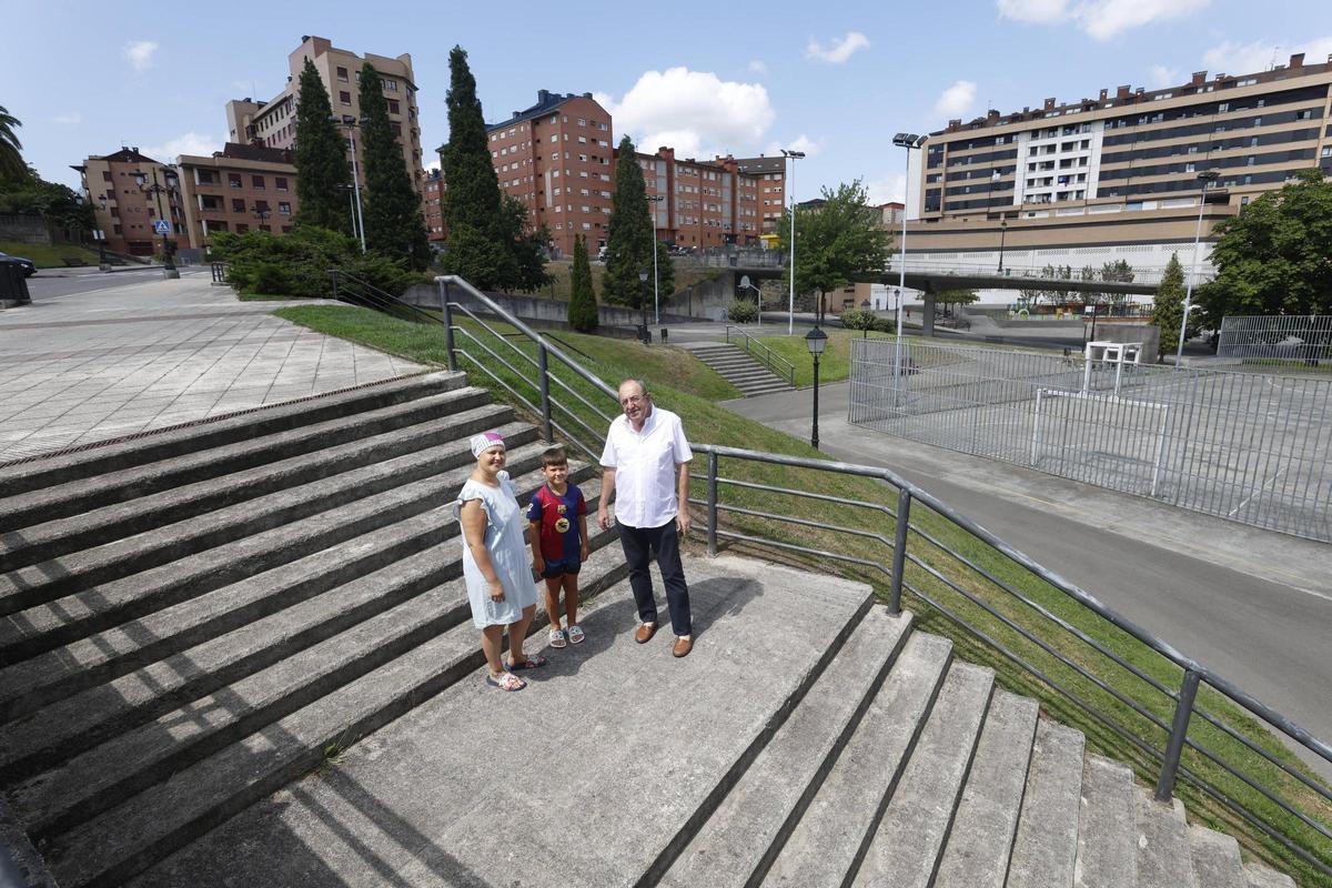 El barrio de Villafría (Oviedo) aplaude las futuras rampas de acceso al parque: “Hacían falta y eran muy necesarias”, en imágenes El barrio de Villafría (Oviedo) aplaude las futuras rampas de acceso al parque: “Hacían falta y eran muy necesarias”, en imágenes