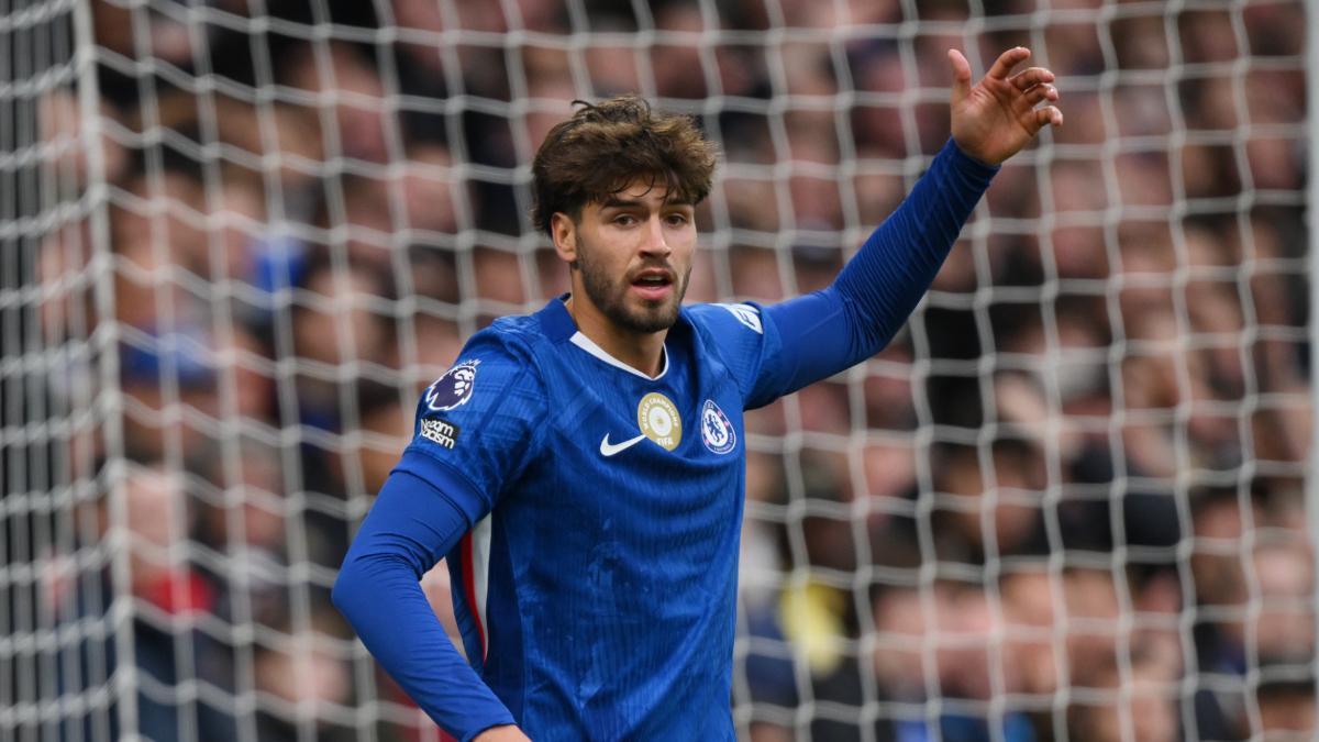 Marc Guiu, durante un partido de Premier League
