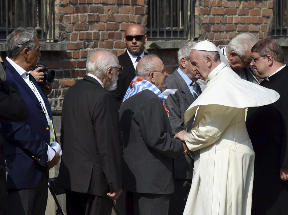 El Papa visita el campo de concentración de Auschwitz