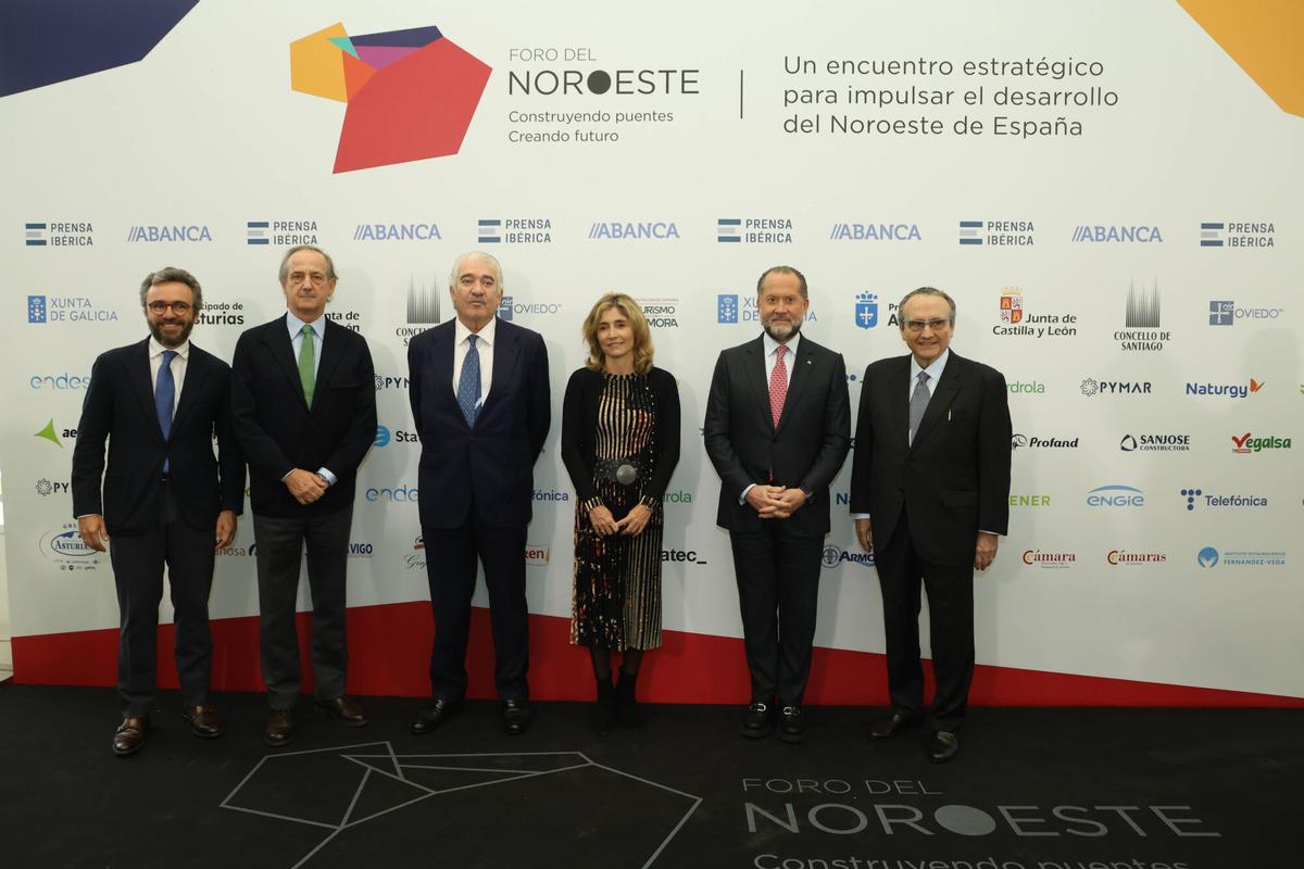 Por la izquierda, Aitor Moll, Ignacio Colmenares, José Bogas, Ainhoa Moll, Juan Carlos Escotet y Javier Moll.