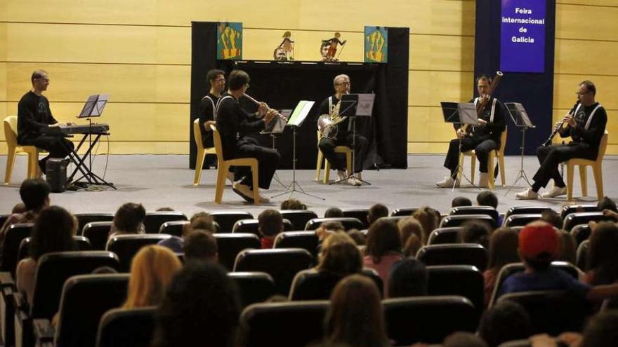 Medio millar de alumnos descubren la banda sonora de Hansel y Gretel