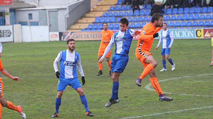 El Alcoyano vence al Gavà en otro épico partido y se sitúa a dos puntos del líder