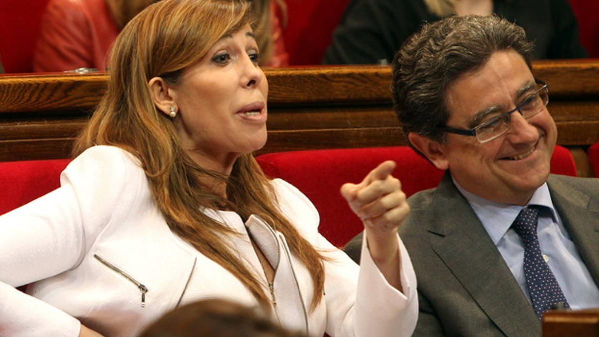 La presidenta del PPC, Alicia Sánchez-Camacho, y el portavoz popular en el Parlament, Enric Millo, en el Parlament.