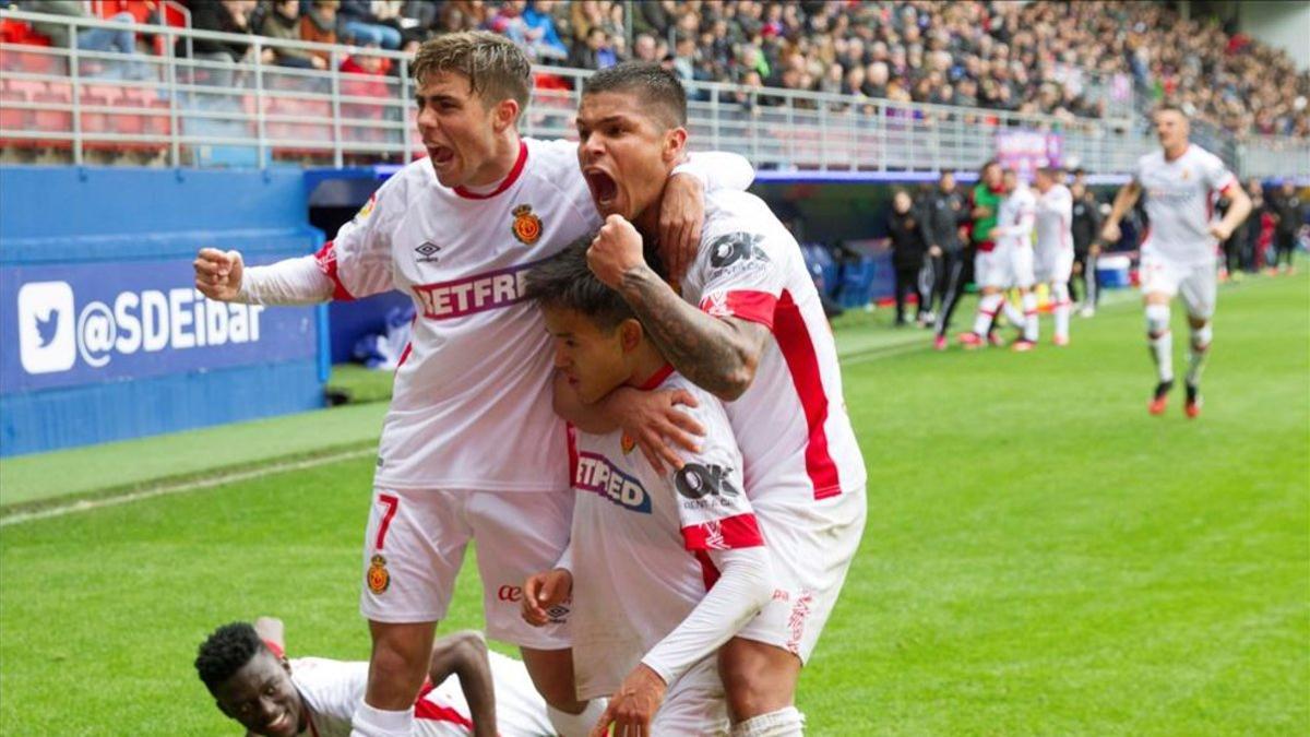 Kubo celebra su gol ante el Eibar con sus compañeros