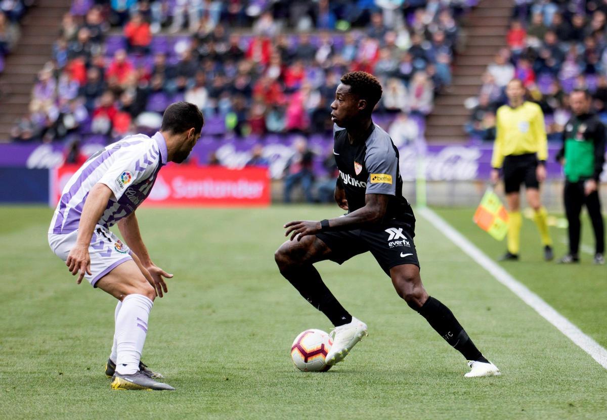 Promes, durante un partido con el Sevilla