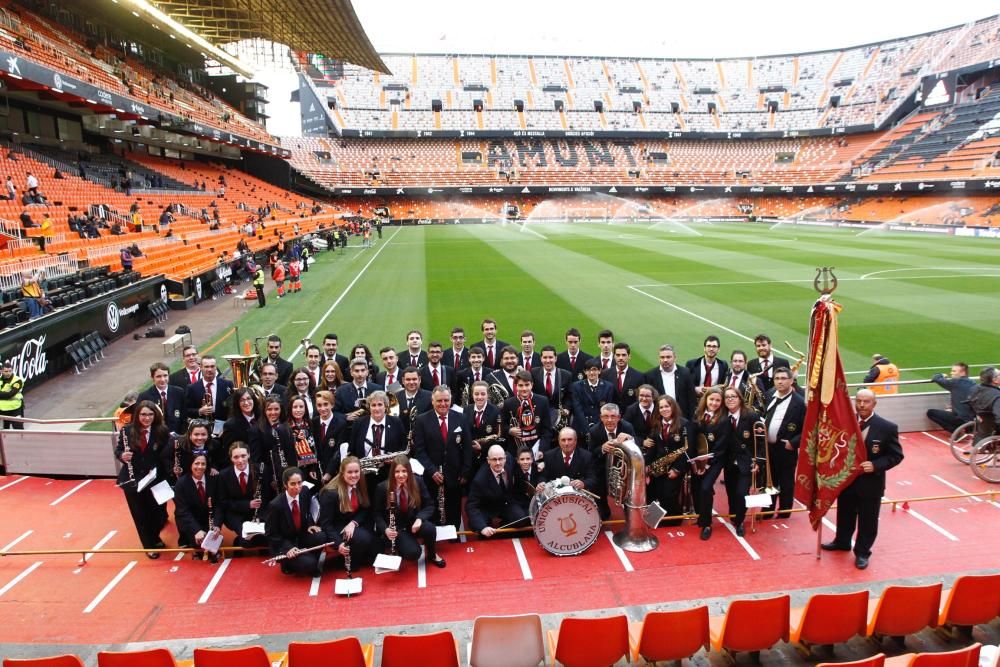 'L'entrà' de la Unión Musical Alcublana recibe a los héroes del Camp Nou