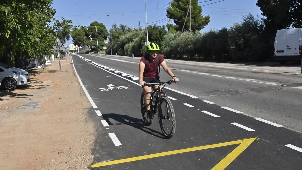 Tramo del carril ciclopeatonal de la CV16 entre el Bovalar y la cárcel, ayer.