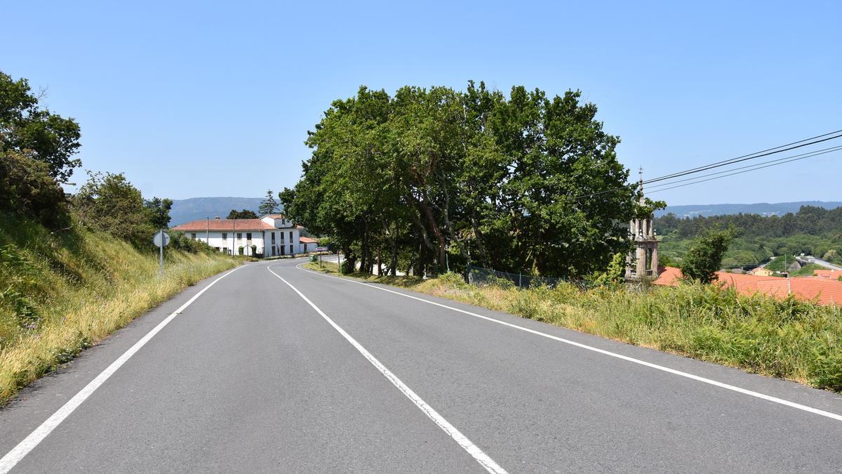 Estrada de parroquia de Biduído, en Ames, onde construirán unha senda peonil / concello