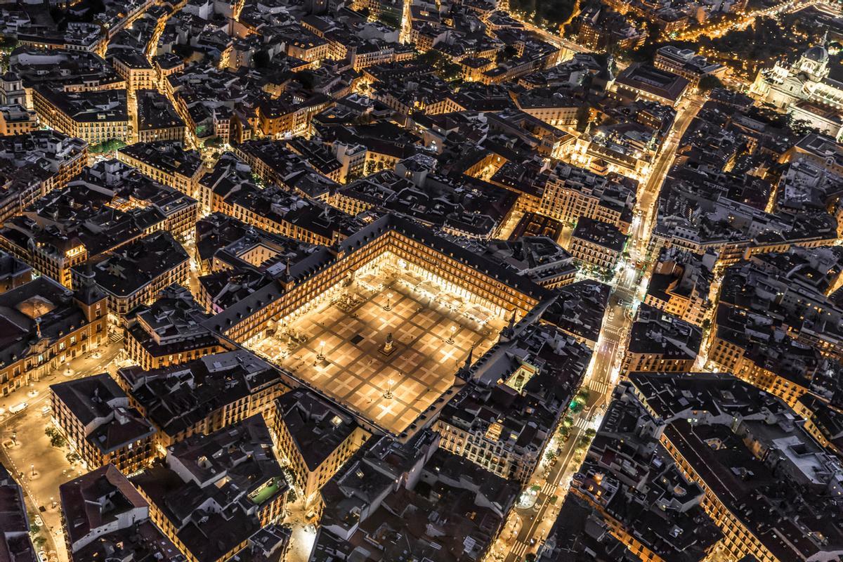 Imagen nocturna de la ciudad de Madrid