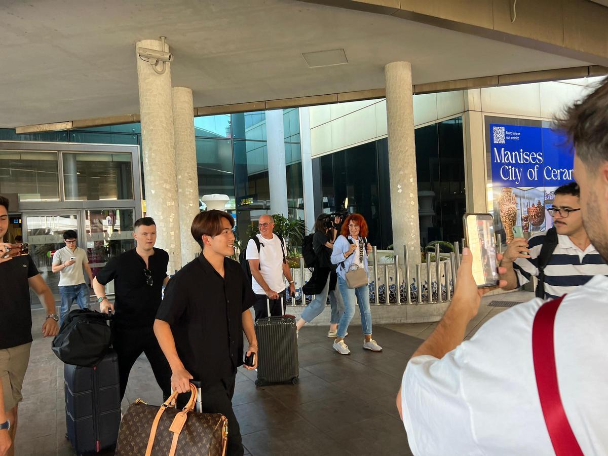 Ryunosuke Sato, a su llegada a Manises para firmar por el Valencia CF
