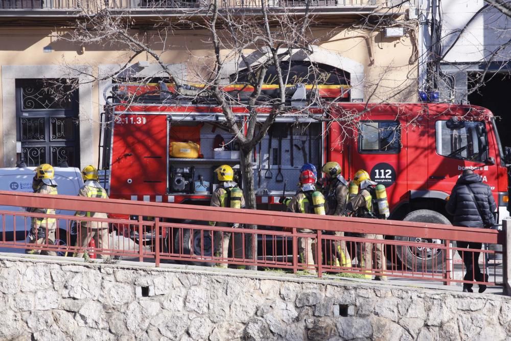 Incendi en un edifici del carrer del Carme de Girona.