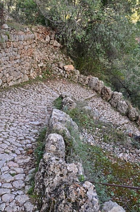 Versteckte Baracken, fast vergessene Geschichten und ganz viel Plackerei: Der Barranc de Biniaraix bei Sóller ist viel mehr als idyllische Wander-Kulisse