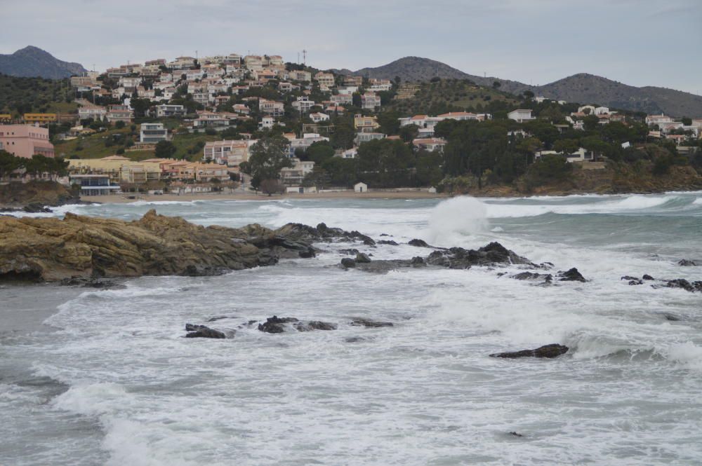 Temporal de llevant a la costa de l''Alt Empordà