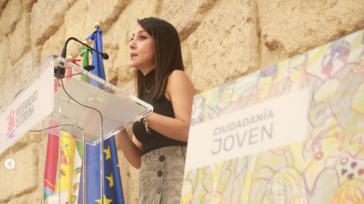 Cintia Bustos, delegada de Juventud, en la presentación del proyecto Ciudadanía Joven.