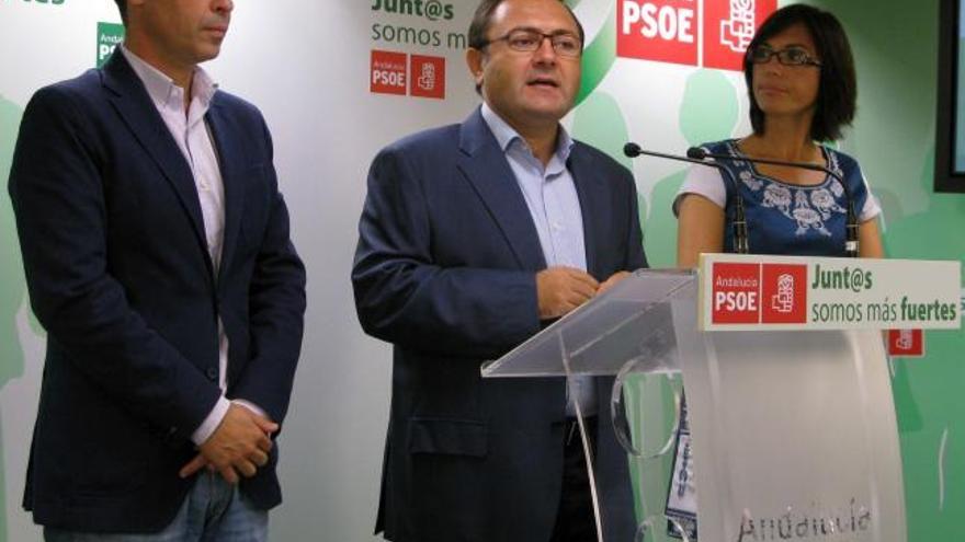 Los socialistas José Bernal, Miguel Ángel Heredia y María Gámez.