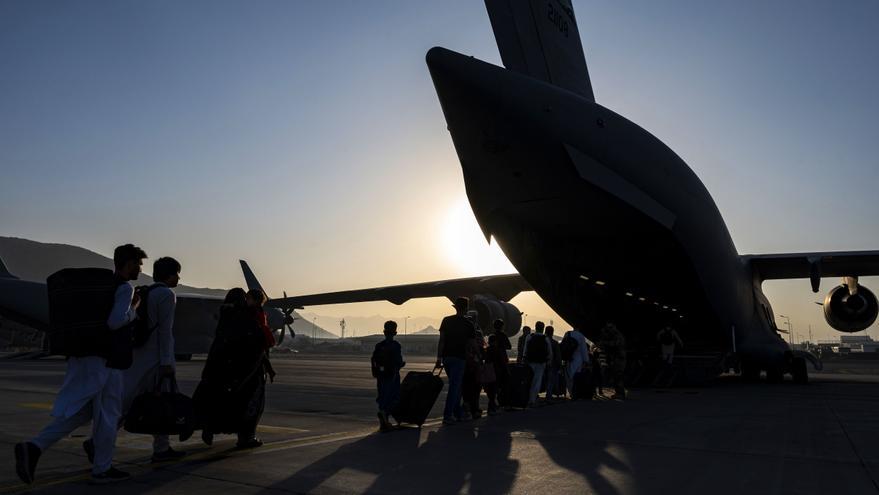Almenys 60 morts i 140 ferits en l&#039;atac a l&#039;aeroport de Kabul, segons la BBC