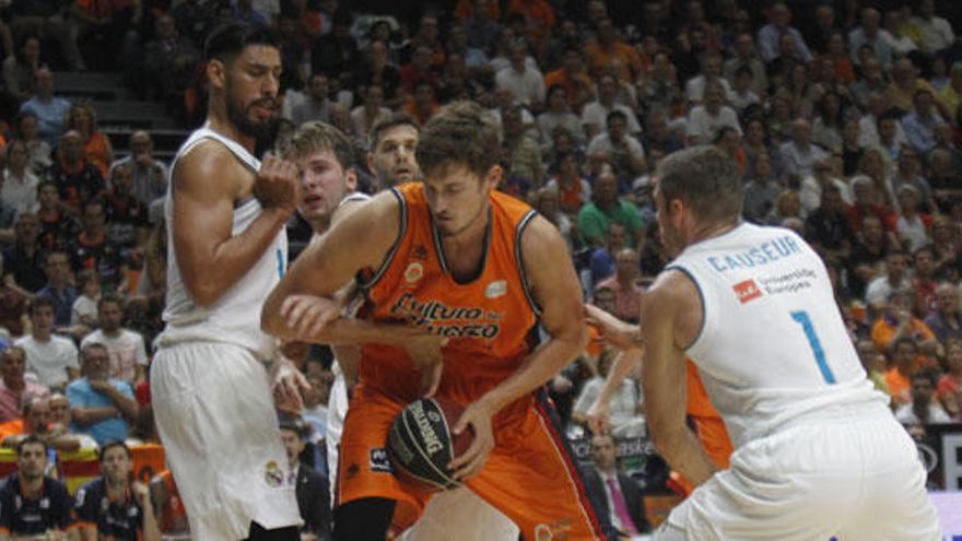 Imagen de un partido entre Valencia Basket y Real Madrid.