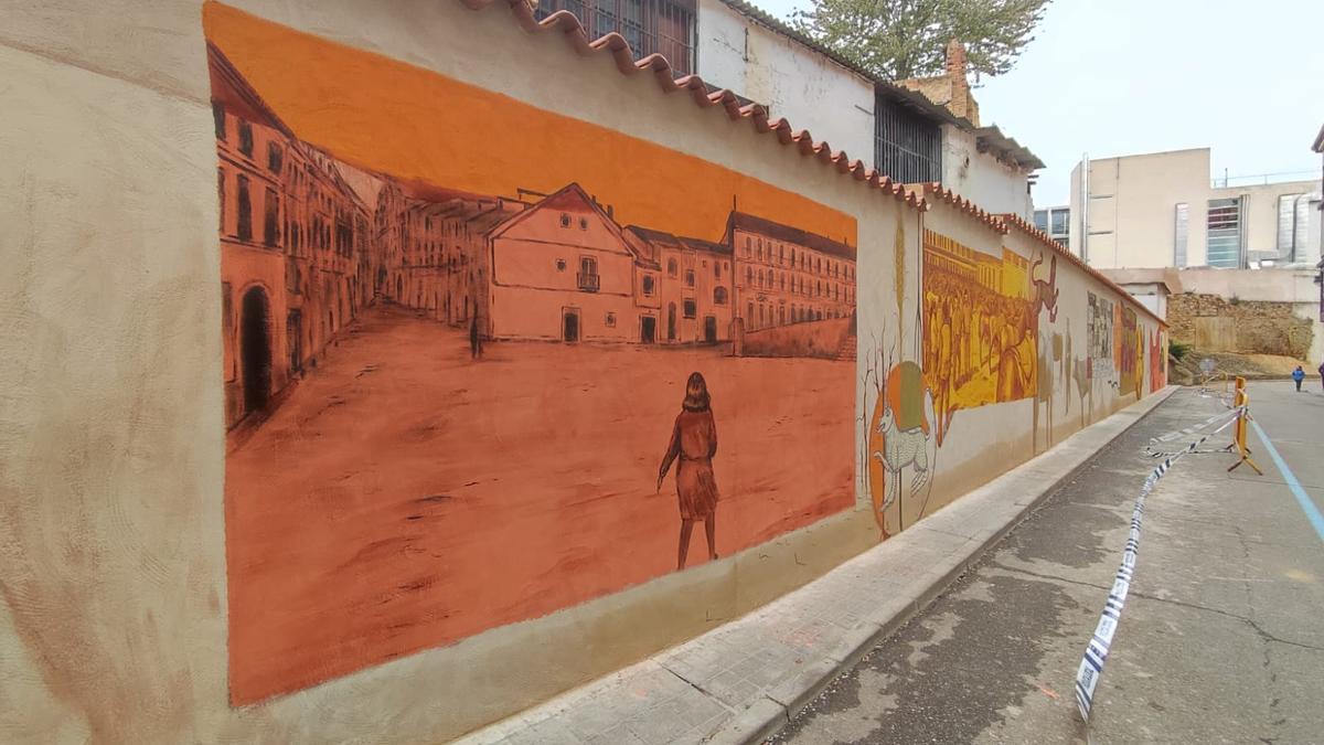 Otra imagen del mural basada en una fotografía antigua. Una niña de espaldas en la plaza del Grano o de los Bueyes.