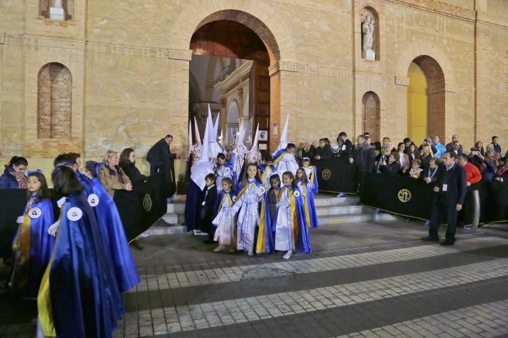 Algunas de las imágenes decanas de la Semana Santa se acercaron al mar y los paseos en Martes Santo