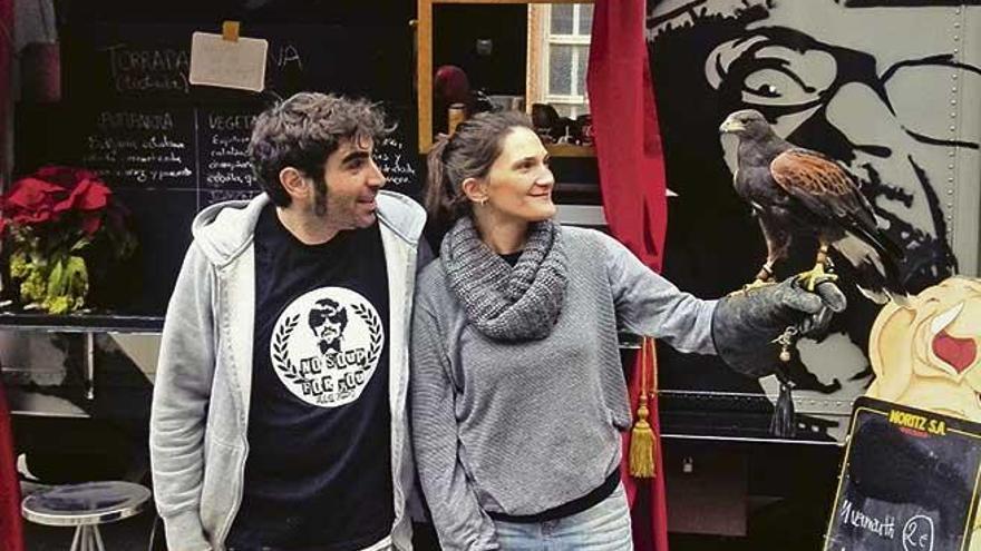 Paco Sánchez y Carolina Duran son los propietarios del negocio ´No soup for you´.