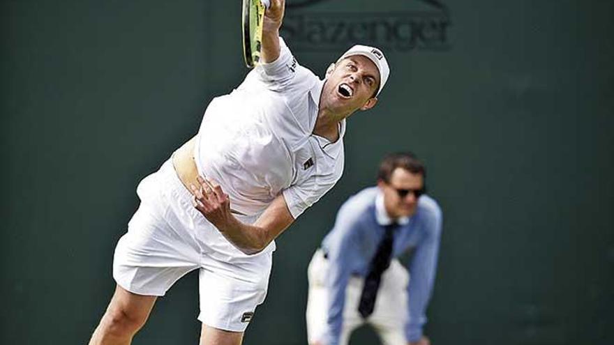 Sam Querrey al servicio, su golpe más temible.