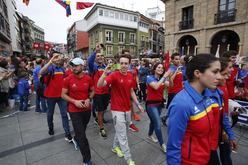 Los participantes en el Mundial de Duatlón toman Avilés