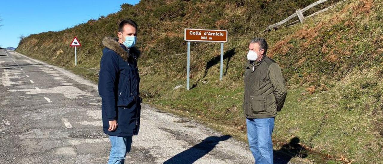 Álvaro Queipo y Roberto Fontán, en el alto de la Collá d’Arniciu.