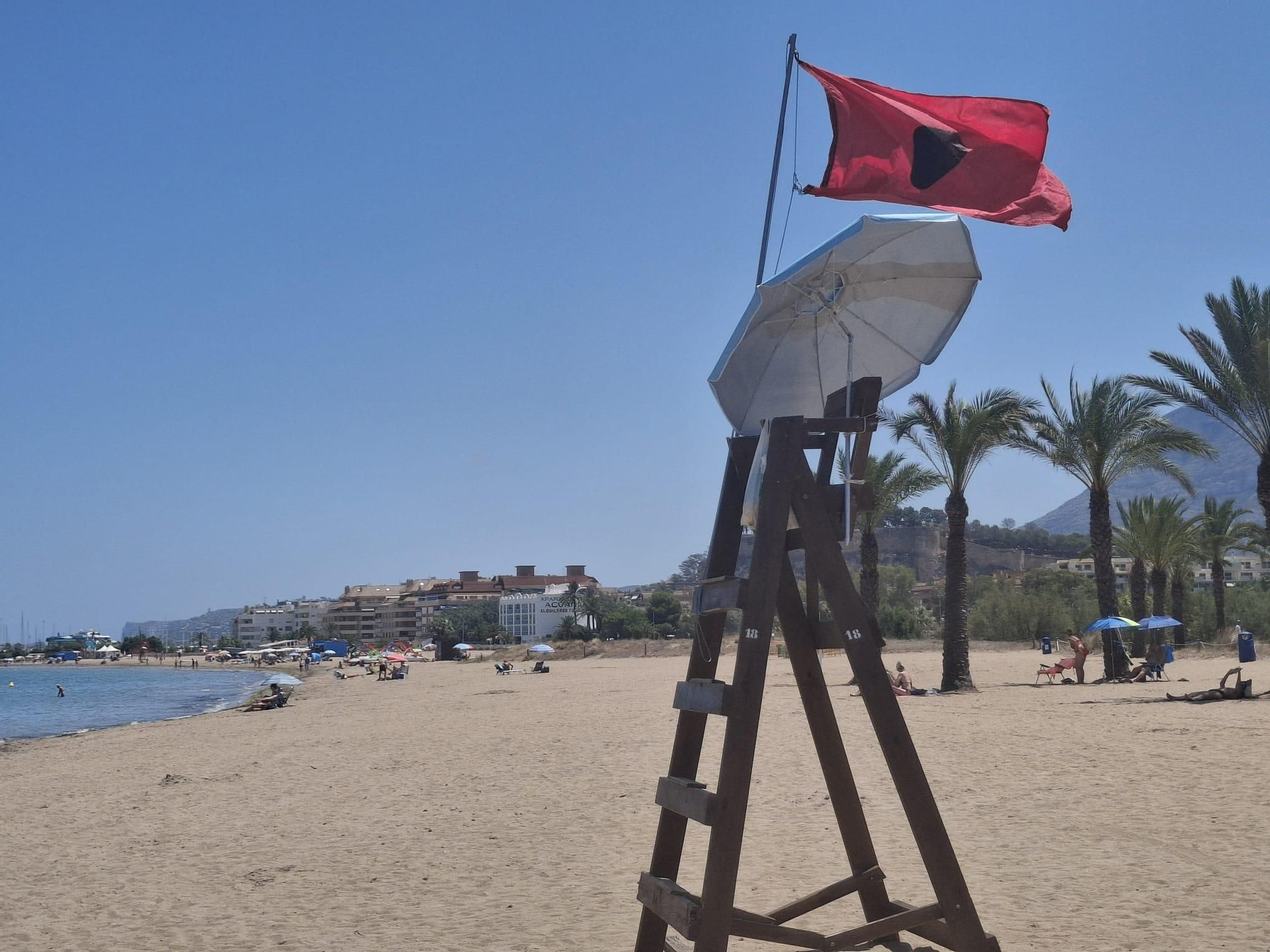 Insólito: playas vacías en Dénia (imágenes)