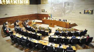 La fractura en la Asamblea de Extremadura impide un frente común contra el cupo catalán