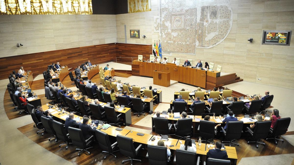 El pleno de la Asamblea de Extremadura no ha logrado aprobar una declaración institucional frente al cupo catalán.