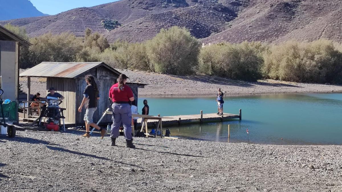 Embarcadero para el rodaje de la serie instalado en el Charco de La Aldea de San Nicolás.