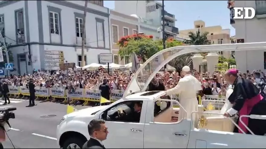 Entre aplausos y vitores: así fue la llegada del papa León XIV a Santa Cruz de Tenerife