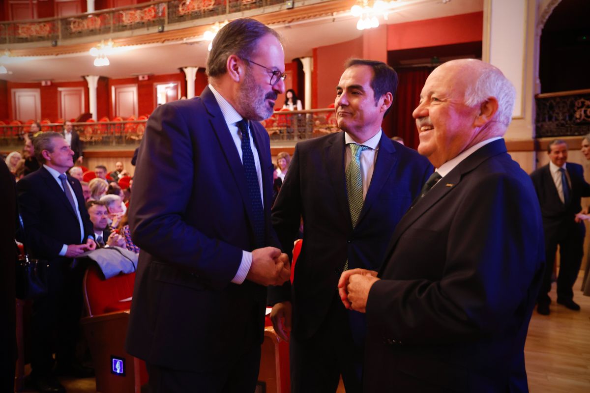 El Ayuntamiento entrega sus Medallas de la Ciudad