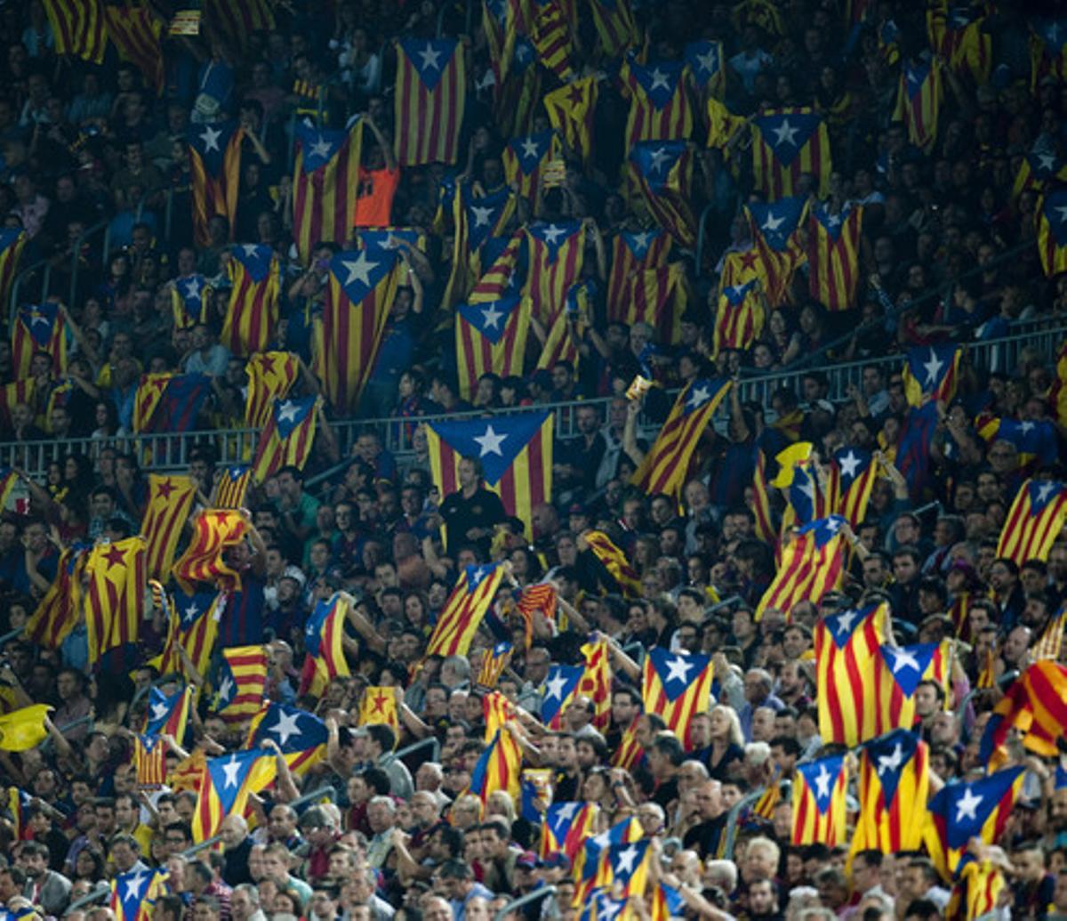 Estelades en el minut 17.14 al Camp Nou.