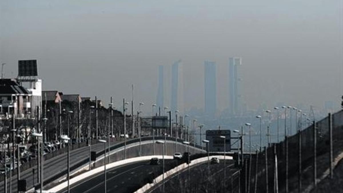 Atmósfera contaminada en el acceso a Madrid desde Pozuelo de Alarcón.