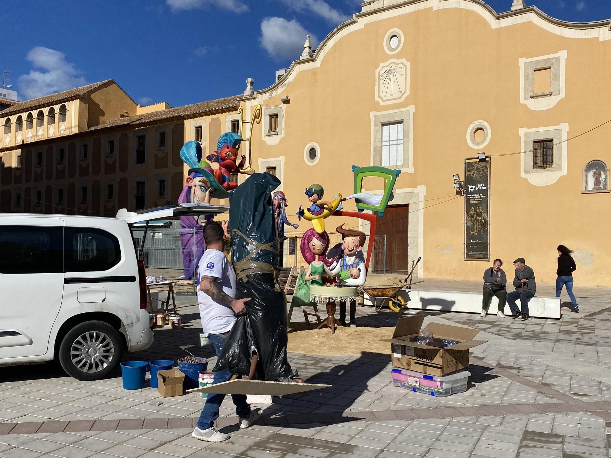 Fotos de la 'plantà' de las fallas de Benicarló