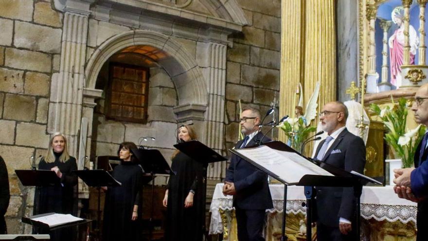 Uno de los descansos en la actuación de Tolemia´s Consort en la iglesia de San Francisco de Cambados.   | // IÑAKI ABELLA