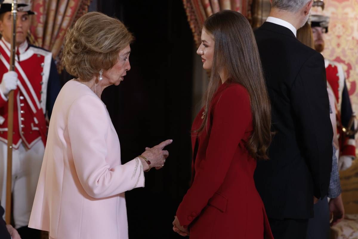 La complicidad de la princesa Leonor con la reina Sofía: fiel a su estilo y  con Toisón de Oro el día que su abuela se une a la Orden