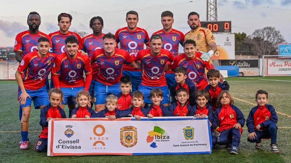 El once inicial de la SD Portmany frente al Son Cladera