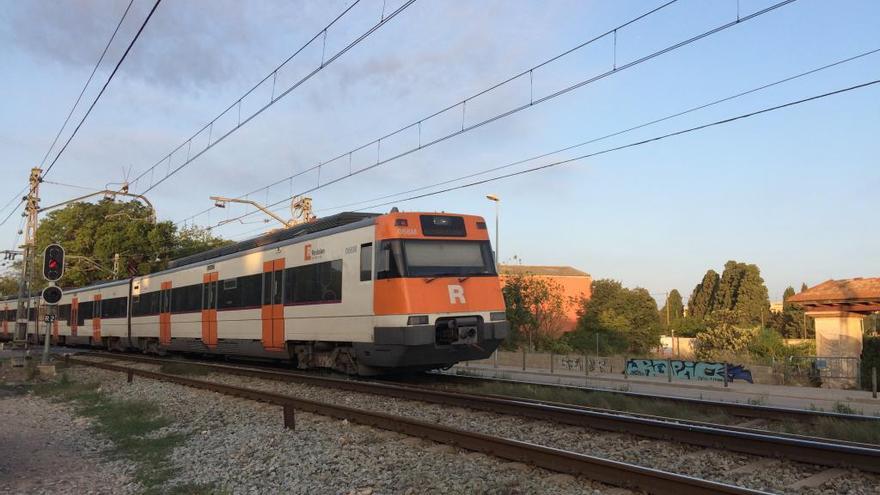 Interrompuda la circulació de trens entre Figueres i Portbou per una incidència que afecta el subministrament elèctric