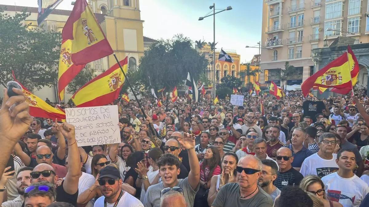 Concentración ciudadana reciente frente a la Delegación del Gobierno en Ceuta en protesta por la crisis migratoria que afecta a la ciudad.