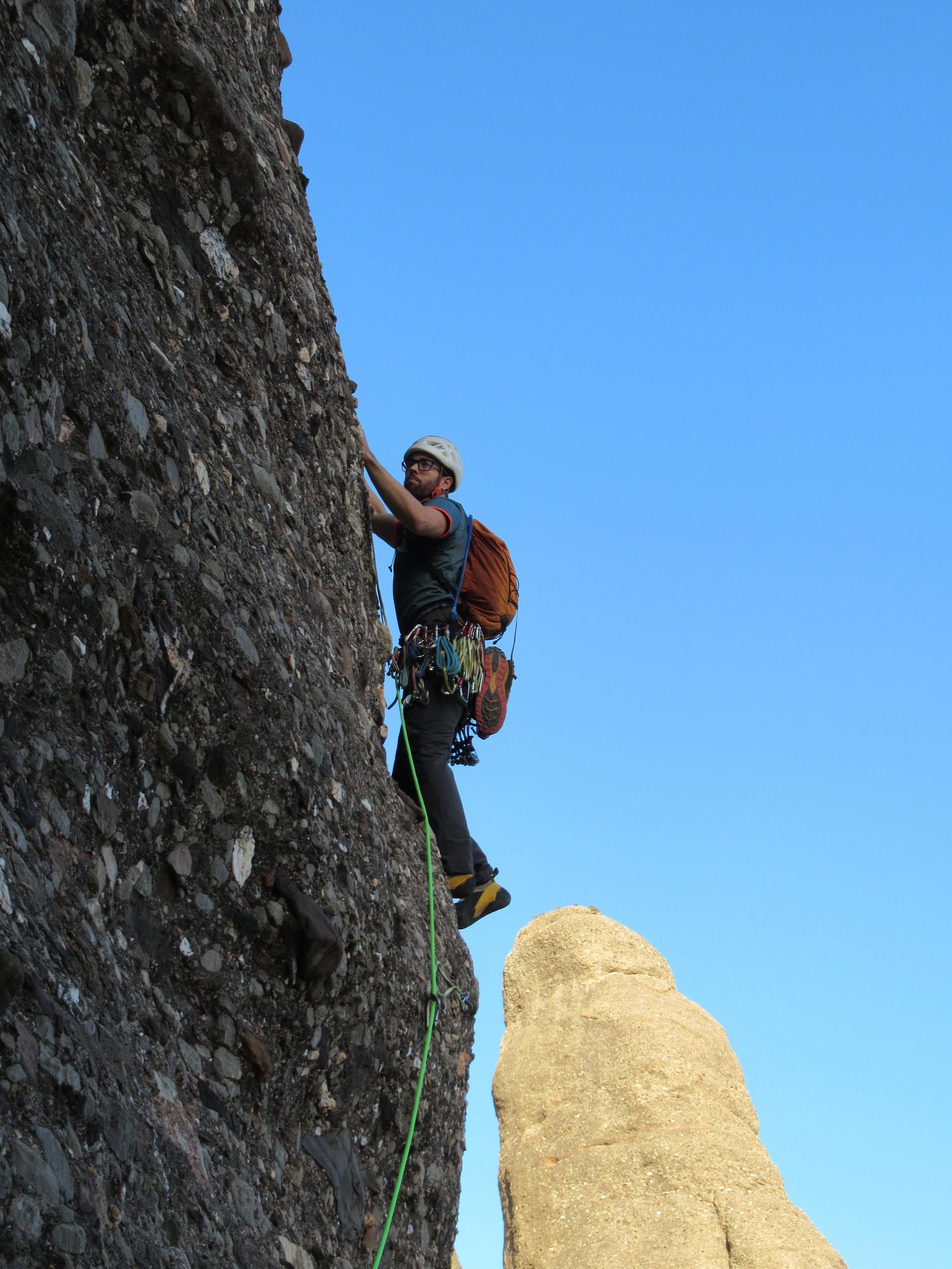 Imatges escalant a Montserrat de Jordi Pina, autor del llibre "Metres avall"