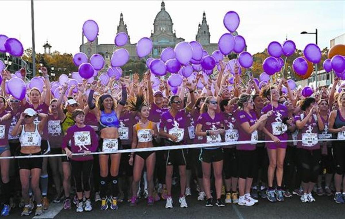 MAREA ROSA.Más de 20.000 mujeres se sumaron a la Cursa de la Dona contra el cáncer de mama, una iniciativa de la AECC.