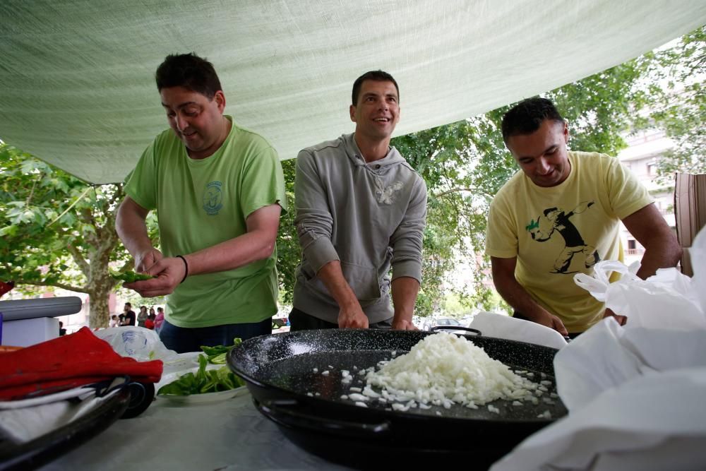 Fiestas de Piedras Blancas: comida en el parque de la Libertad