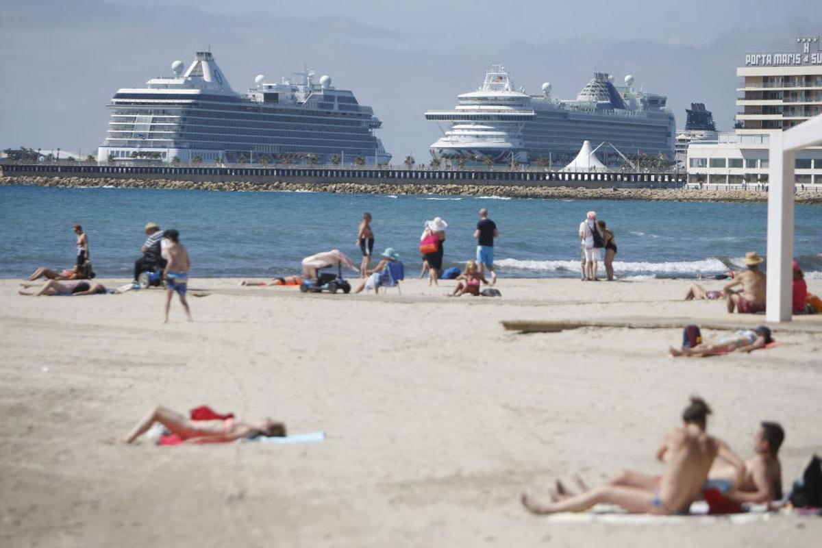El centro de Alicante, como una patena para los 12.000 cruceristas